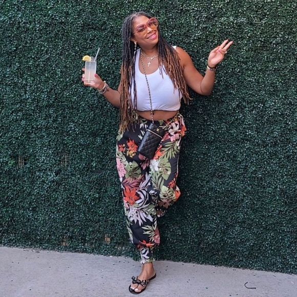 CHANEL Classic Vanity Phone Holder with Chain Quilted Caviar 22C - Picture 3 of 6